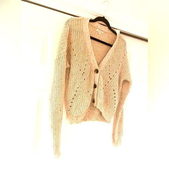 Nice! Womens Knit Small Oatmeal Cream Cardigan 100% Acrylic Sweater 3 buttons - Picture 2 of 12